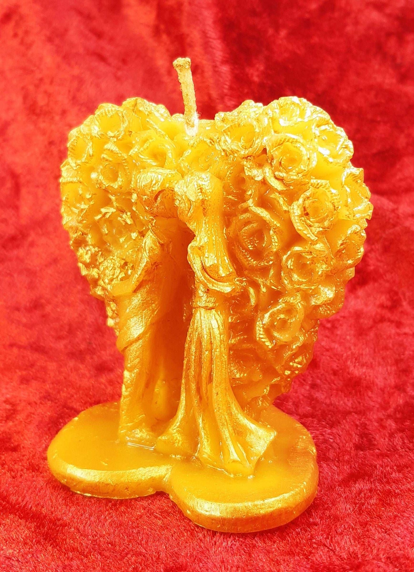 Bienenwachskerze Hochzeitspaar vor Rosen-Herz, Hochzeits-Deko - Berliner Spezialitäten