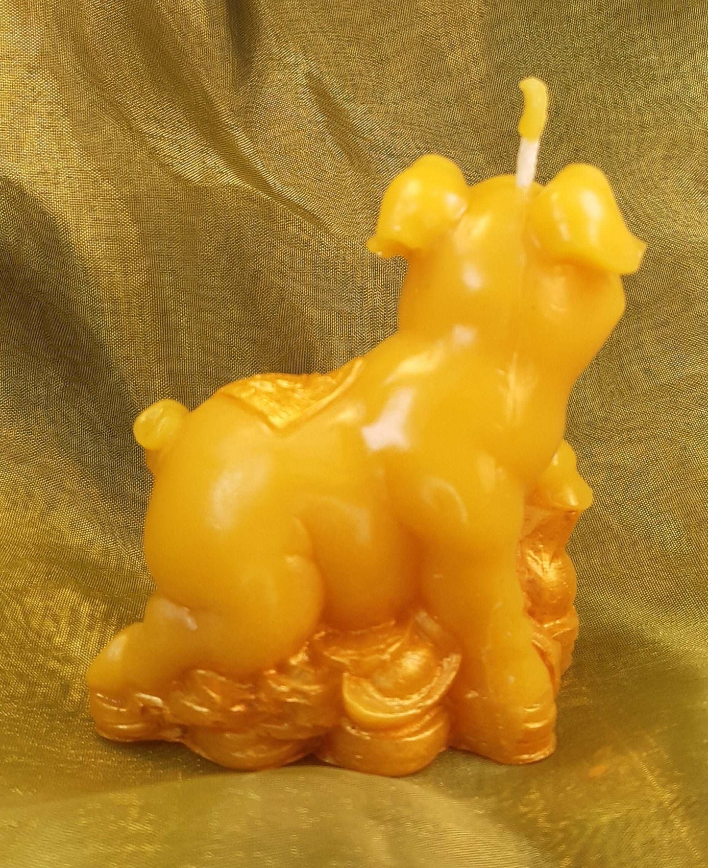 Bienenwachs-Kerze goldfarbenes Glücksschweinchen. 4,5x6x7,5cm - Berliner Spezialitäten