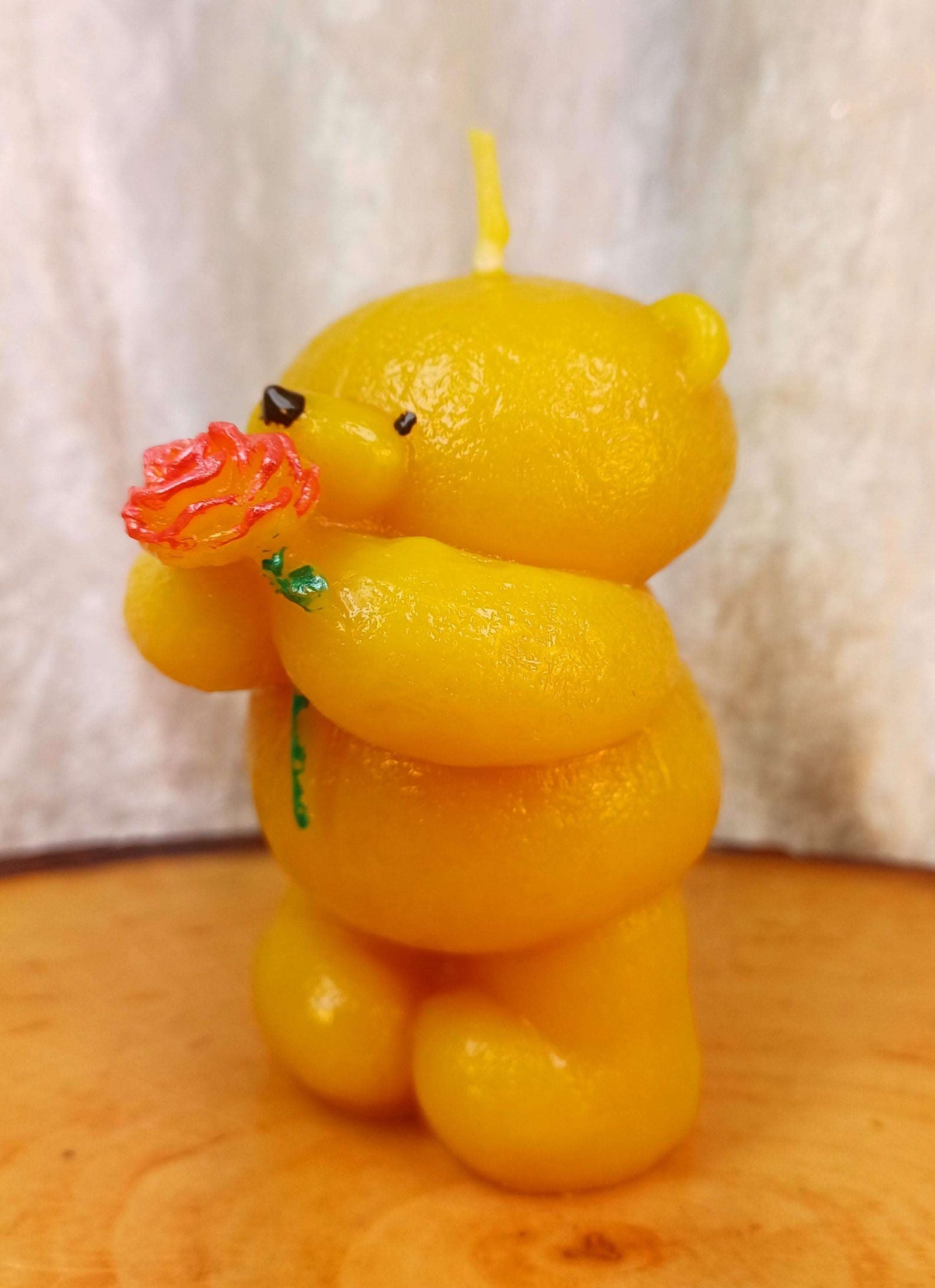 Bienenwachskerze Bär mit kleiner Rose
