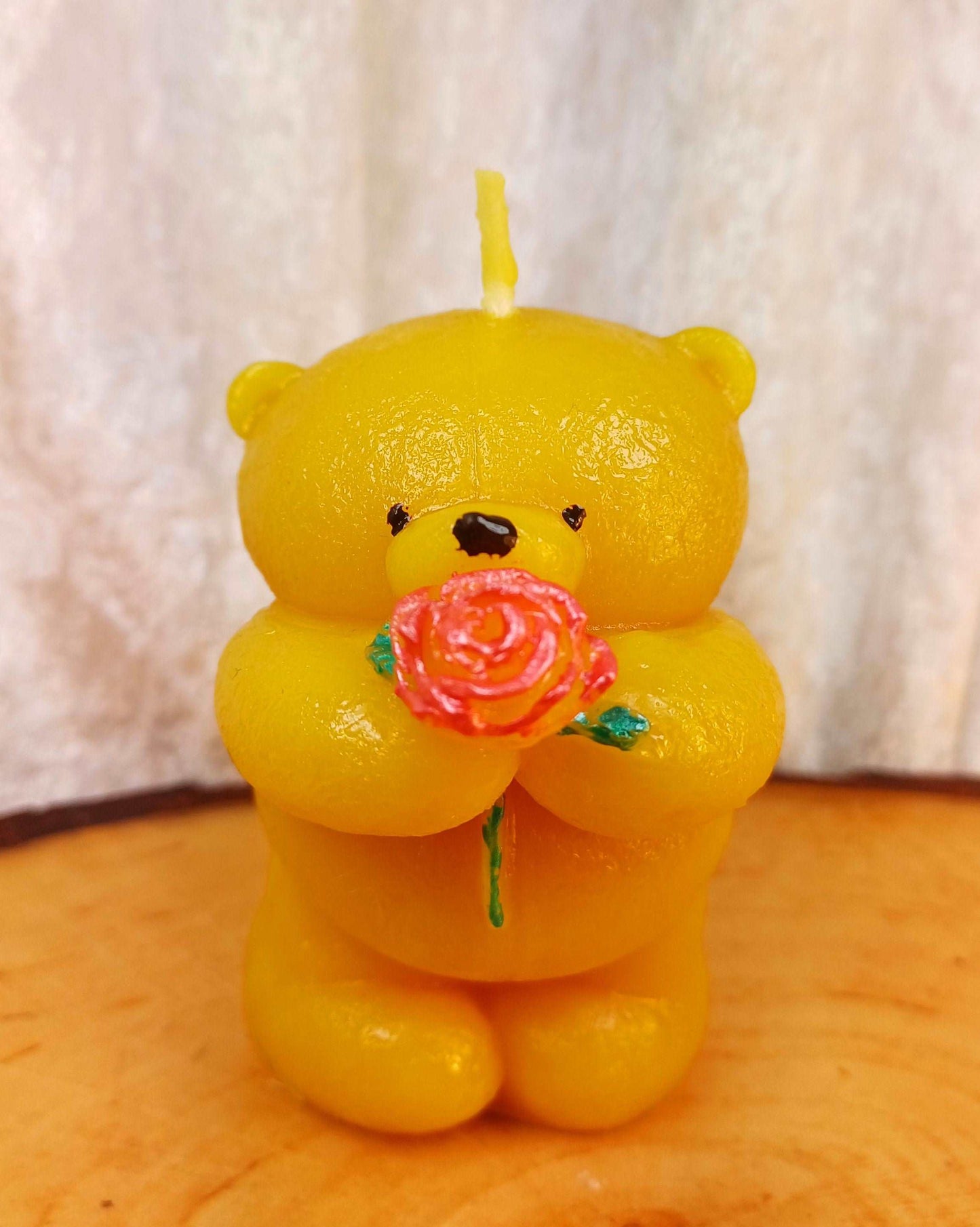 Bienenwachskerze Bär mit kleiner Rose