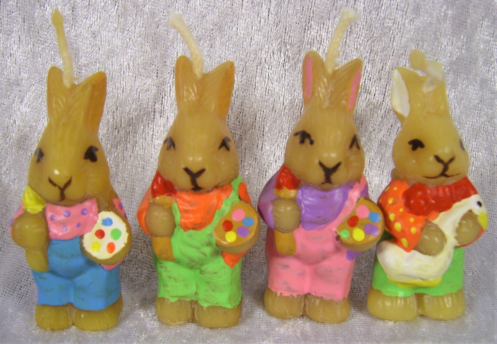 Bienenwachskerze Hase als Maler - Berliner Spezialitäten