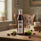Maulbeersirup auf rustikalem Holztisch